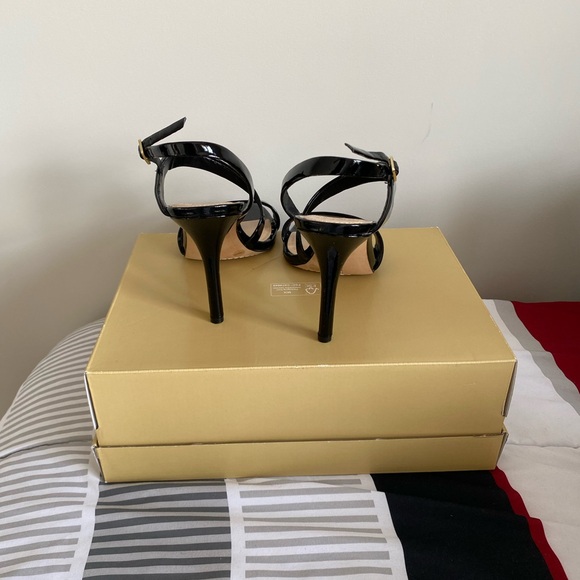 Elegant Black Strappy Heels - Picture 6 of 6